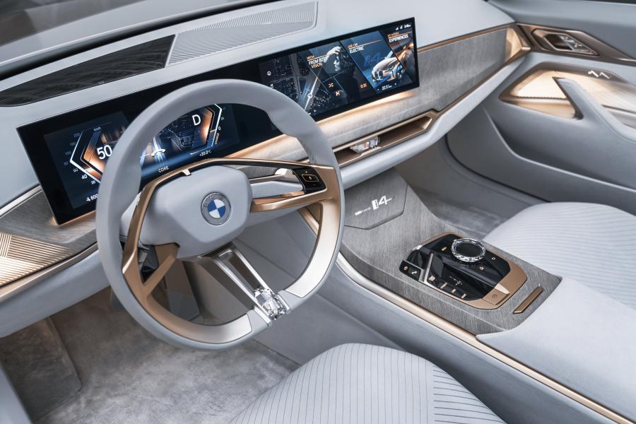 Торпедо BMW Concept i4 2020 года  (фото 2 из 71)